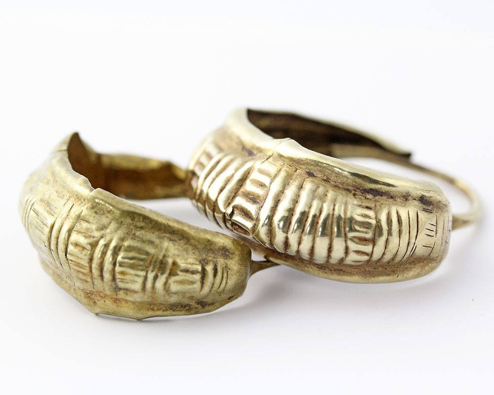 Ein Paar goldene Mondohrringe aus Mesopotamien, Frühdynastische Periode, ca. 2500 - 2400 v. Chr.