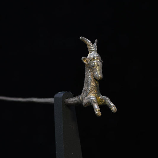 Eine Ziegennadel aus Silber aus dem Nahen Osten, ca. 200 v. Chr. - 200 n. Chr.