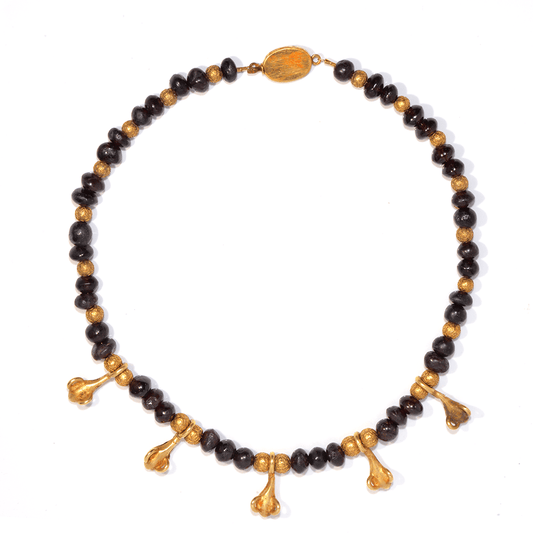 Eine griechische Halskette mit Granat- und Goldanhänger, hellenistische Periode, ca. 3. - 1. Jahrhundert v. Chr.