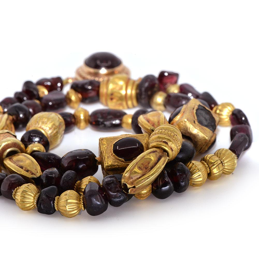 Eine hervorragende Halskette aus Gold- und Granatperlen, Achämenidenzeit, Persien, ca. 550 - 300 v. Chr.