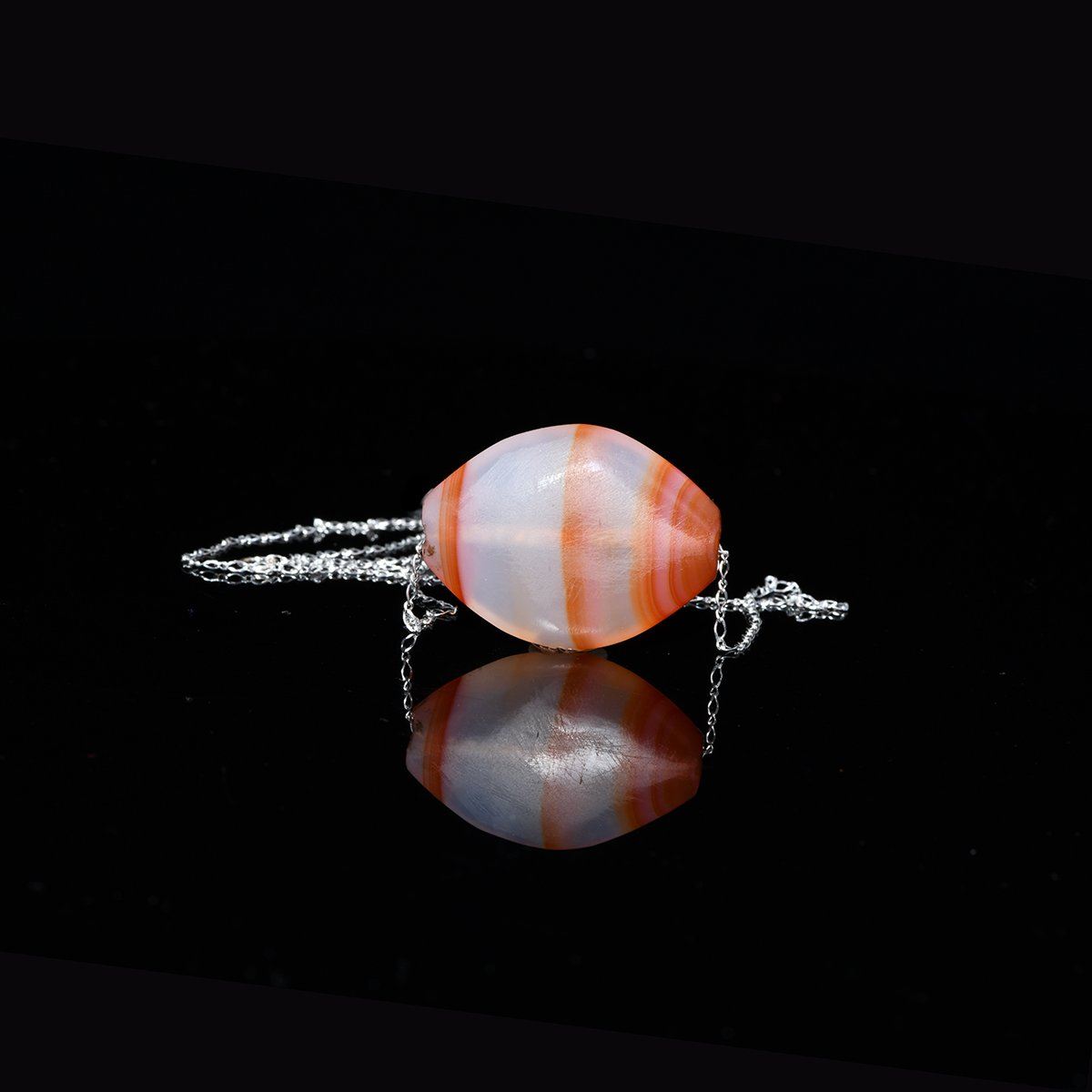 ایک قریب مشرقی ایگیٹ مالا لاکٹ ، اچیمینیڈ پیریڈ ، سی اے۔ 500 - 330 قبل مسیح