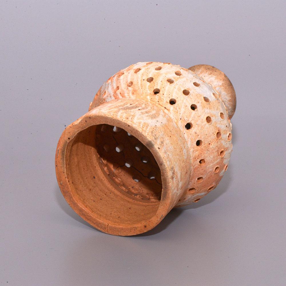 Ein gutes Amlash-Terrakotta-Sieb, Eisenzeit I-II, ca. 1400 - 800 v. Chr.