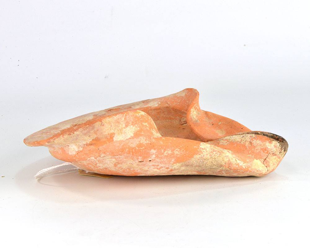 ایک بہت بڑا ٹیراکوٹا شیل قسم کا تیل چراغ ، فارسی پیریڈ ، سی اے۔ 500 قبل مسیح