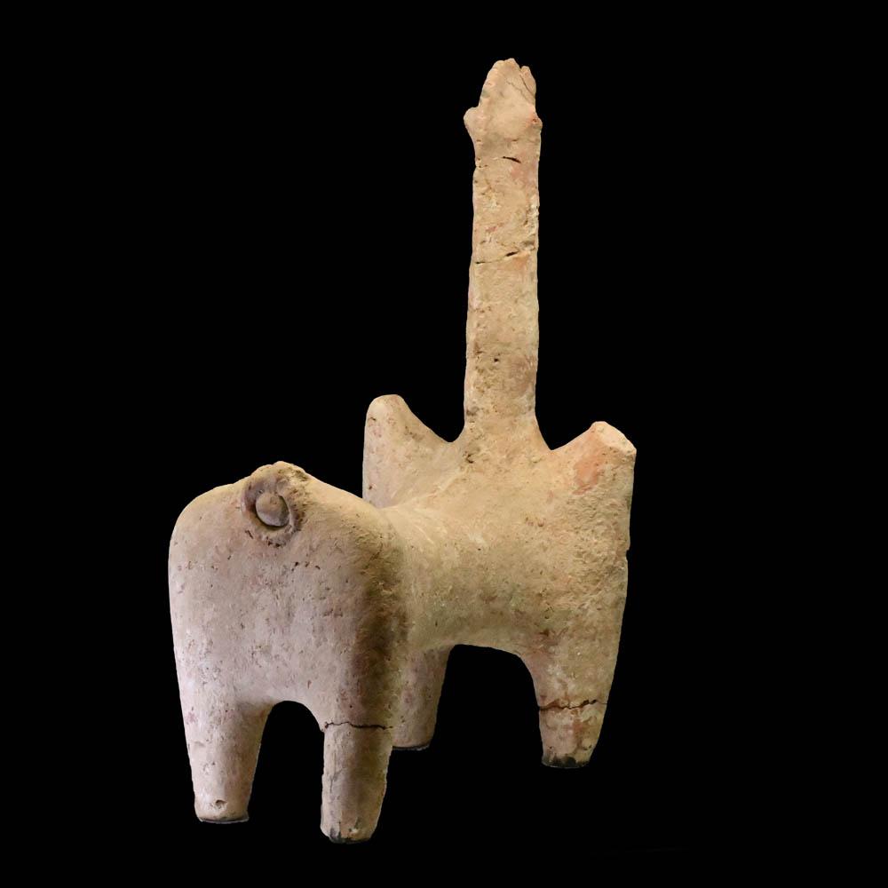 ایک بڑی املاش ٹیراکوٹا زومورفک کواڈروپڈ ، سی اے۔ ابتدائی یکم ہزاریہ قبل مسیح