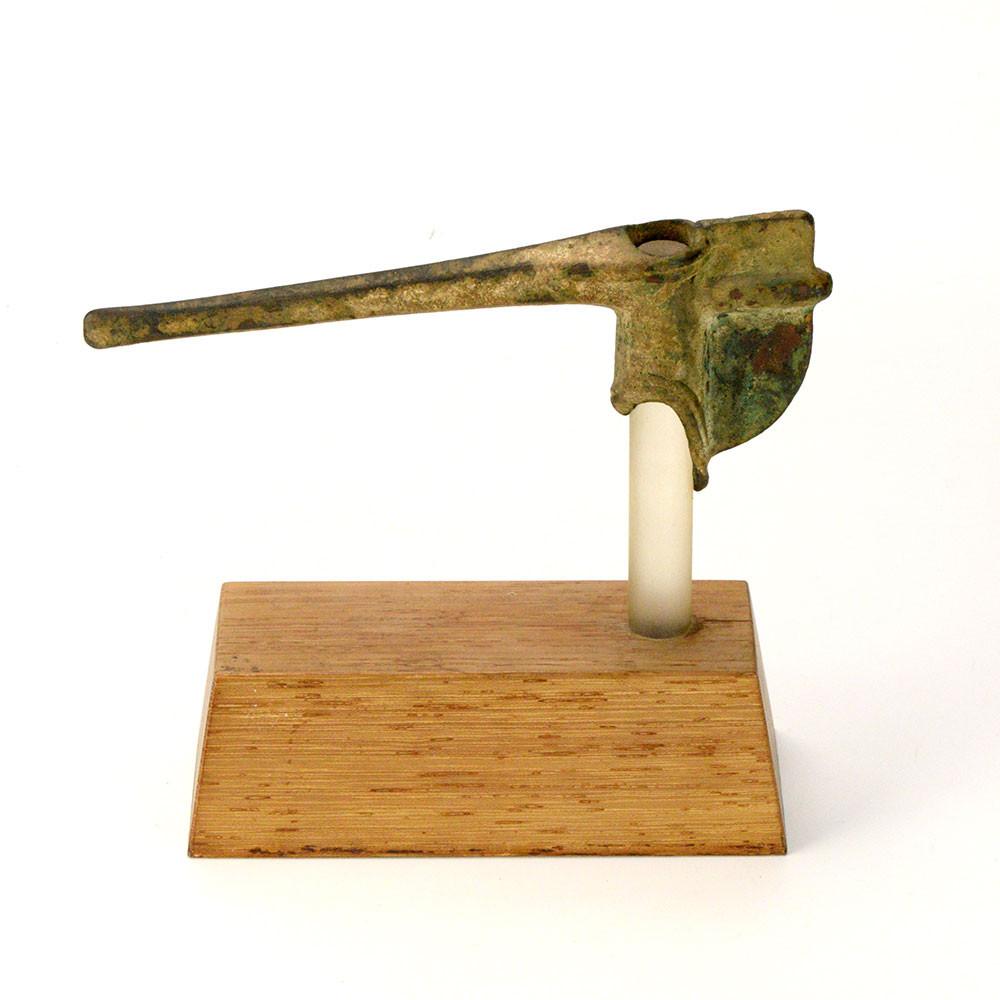 Eine dünne Bronzeaxt aus Luristan, ca. frühes 1. Jahrtausend v. Chr.