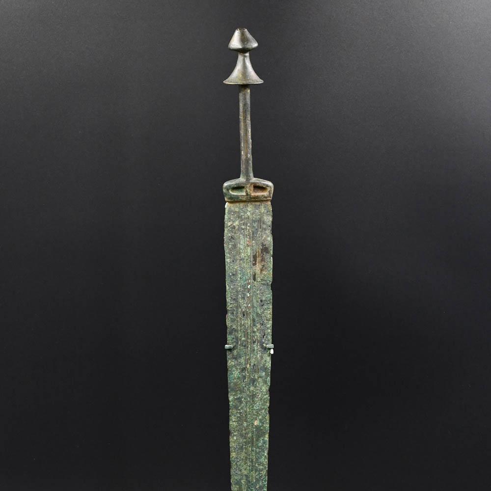 Ein Luristanisches Bronzeschwert mit Doppelglockenknauf, ca. 1000 - 800 v. Chr.