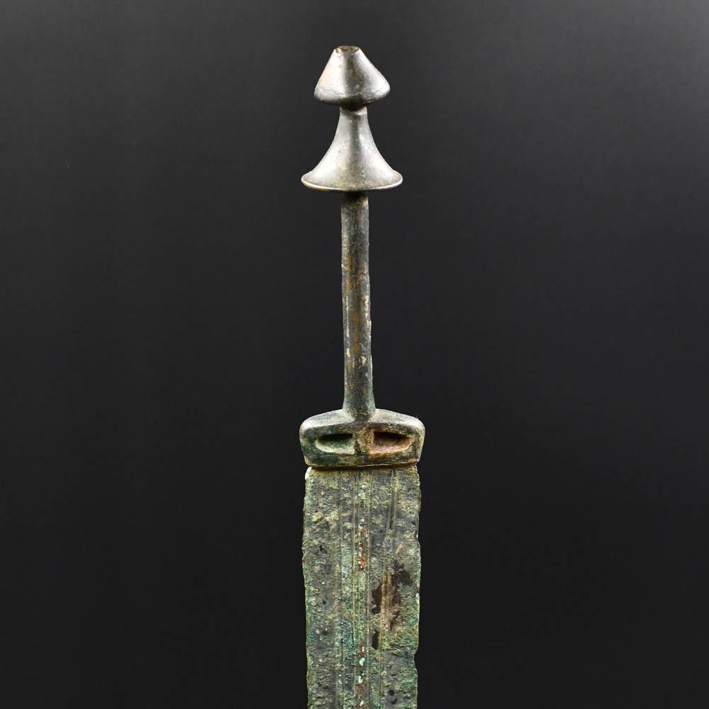 Ein Luristanisches Bronzeschwert mit Doppelglockenknauf, ca. 1000 - 800 v. Chr.