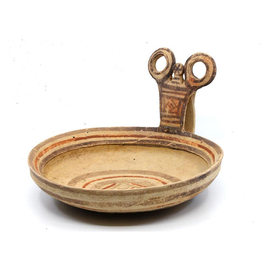 Eine ausgestellte griechische daunische Terrakotta-Eule Kyathos, ca. 4. Jahrhundert v. Chr.