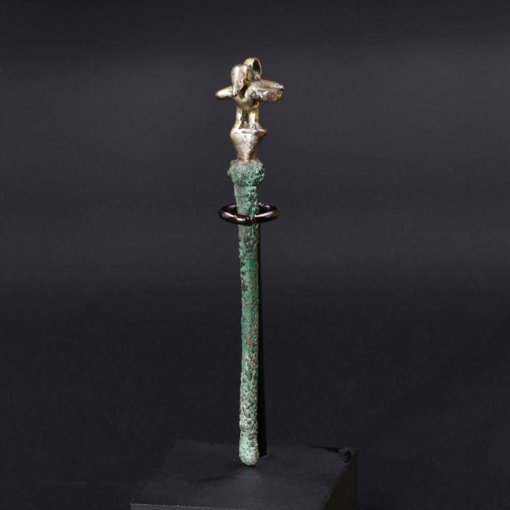 Ein silberner Vogel-Coca-Löffel aus Moche-Chimu, ca. 1100 - 1450 n. Chr.