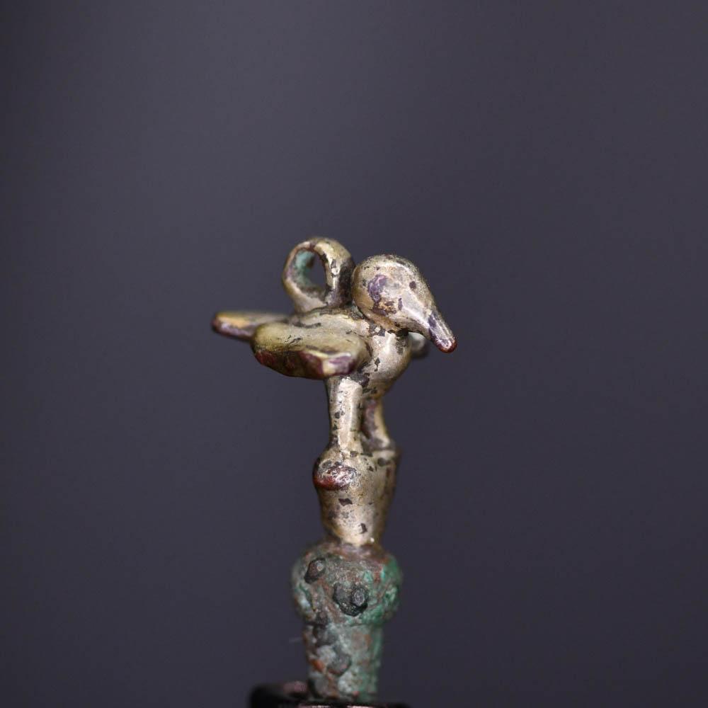 Ein silberner Vogel-Coca-Löffel aus Moche-Chimu, ca. 1100 - 1450 n. Chr.