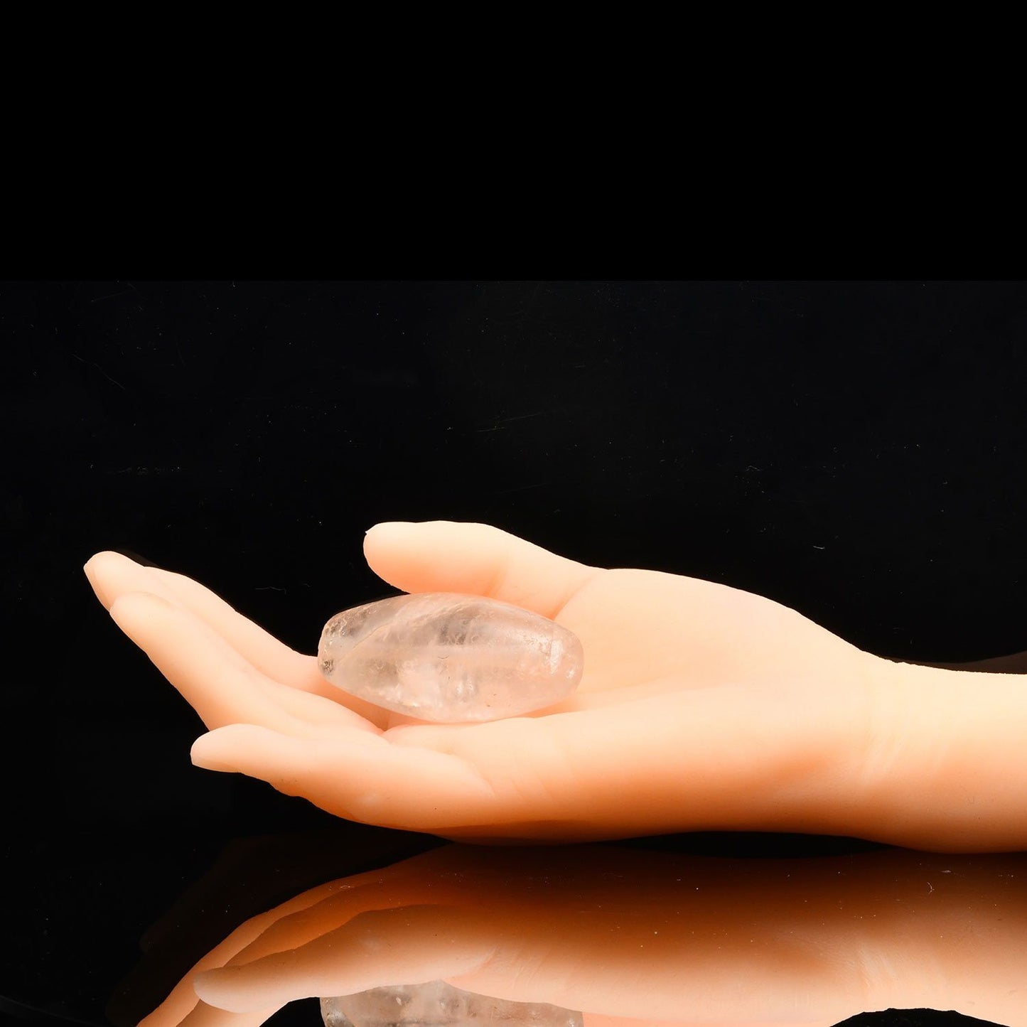 Eine riesige Tairona-Quarzperle, ca. 1. Jahrtausend n. Chr.