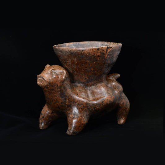 Ein Colima Redware-Hund mit Napf, ca. 100 v. Chr./n. Chr.