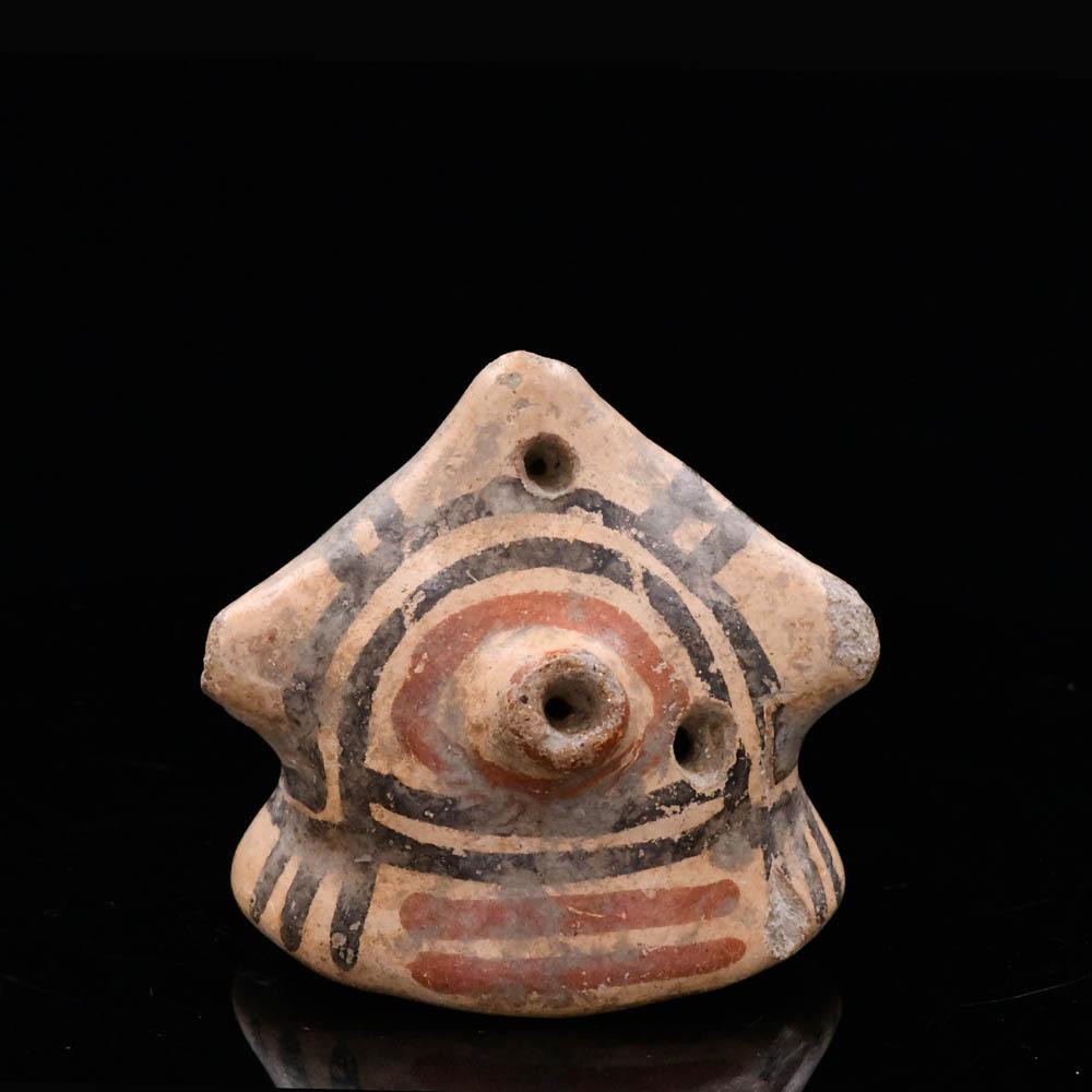 Eine Muschelpfeife aus Keramik aus Costa Rica, ca. 800 - 1500 n. Chr.