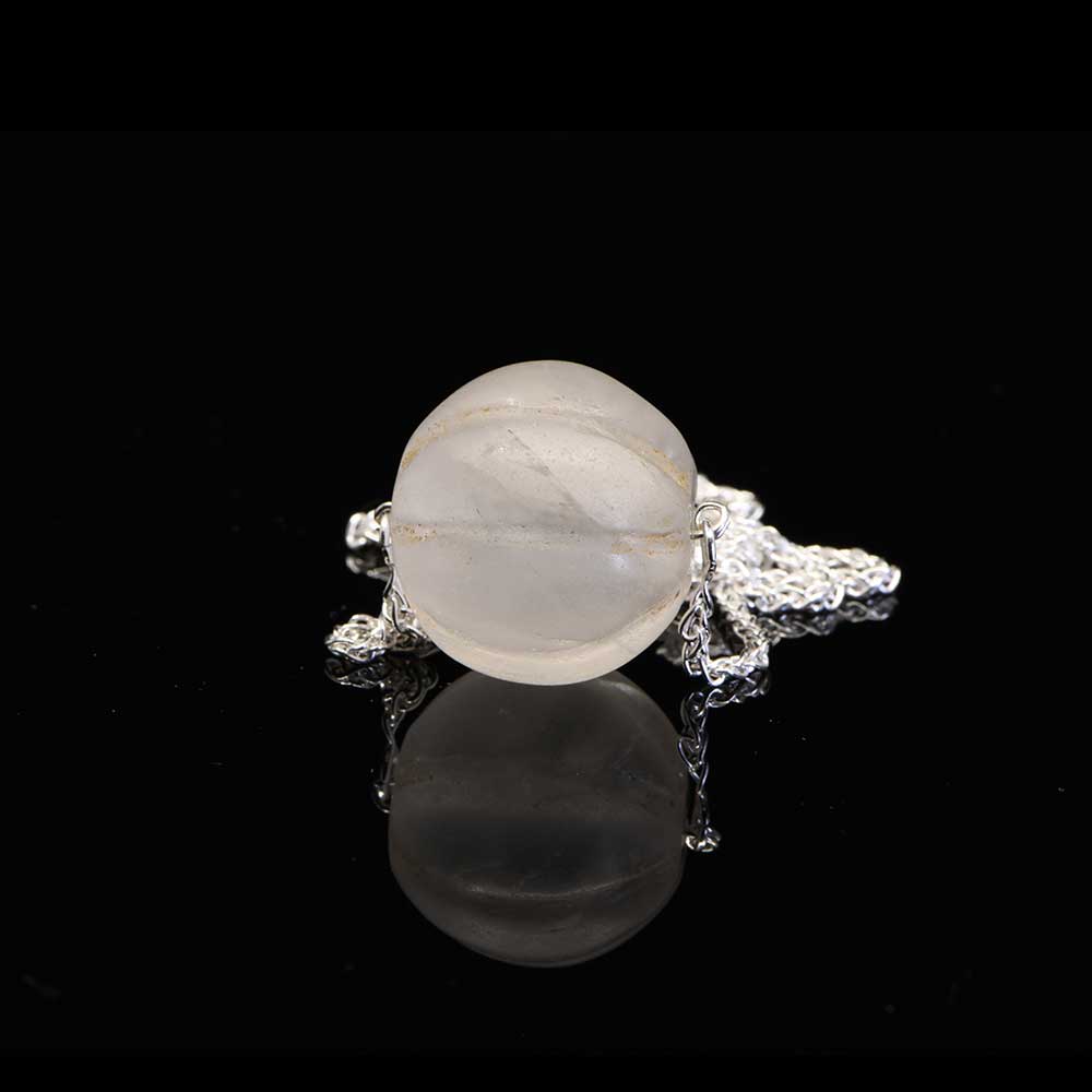 Ein römischer Anhänger aus einer Melonenperle aus Quarz, Römische Kaiserzeit, ca. 2. Jahrhundert n. Chr.