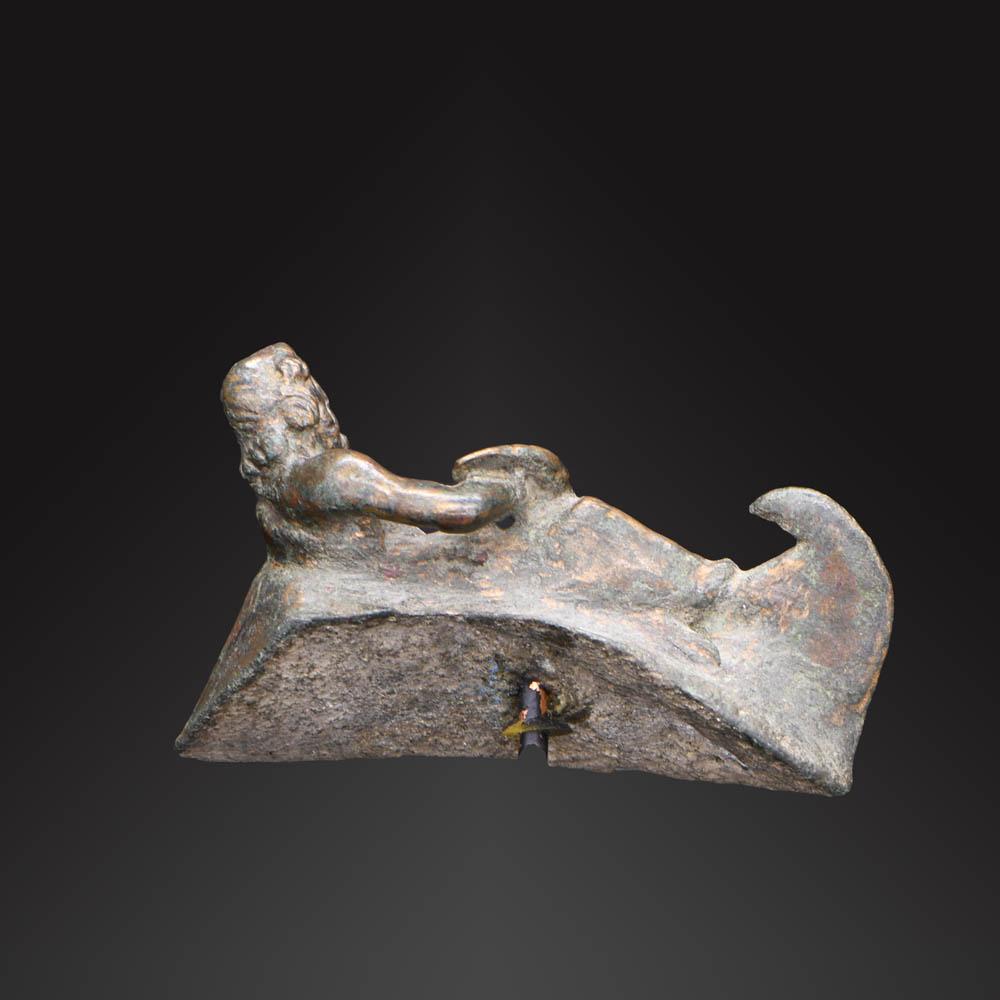 Ein römischer Vasengriff mit einem liegenden Flussgott, ca. 2. Jahrhundert n. Chr.