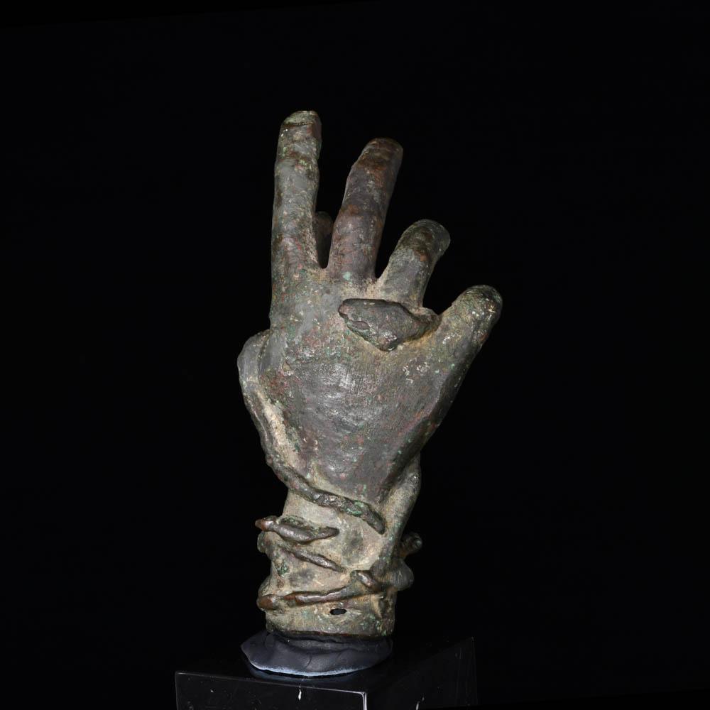 Eine römische Bronzehand des Sabazios, Römische Kaiserzeit, ca. 2. - 3. Jahrhundert n. Chr.