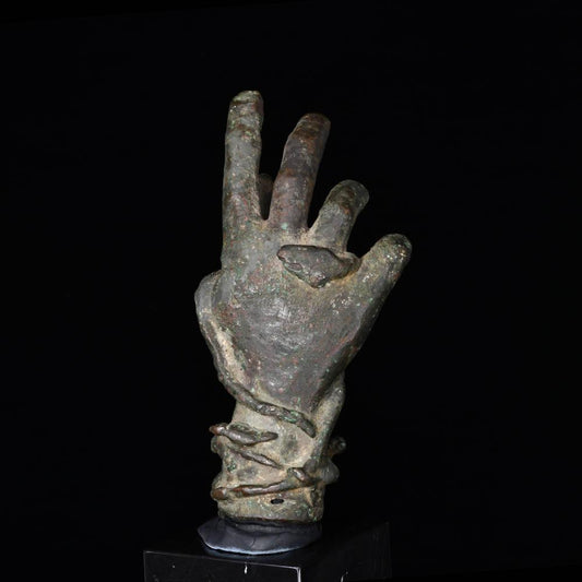 Eine römische Bronzehand des Sabazios, Römische Kaiserzeit, ca. 2. - 3. Jahrhundert n. Chr.