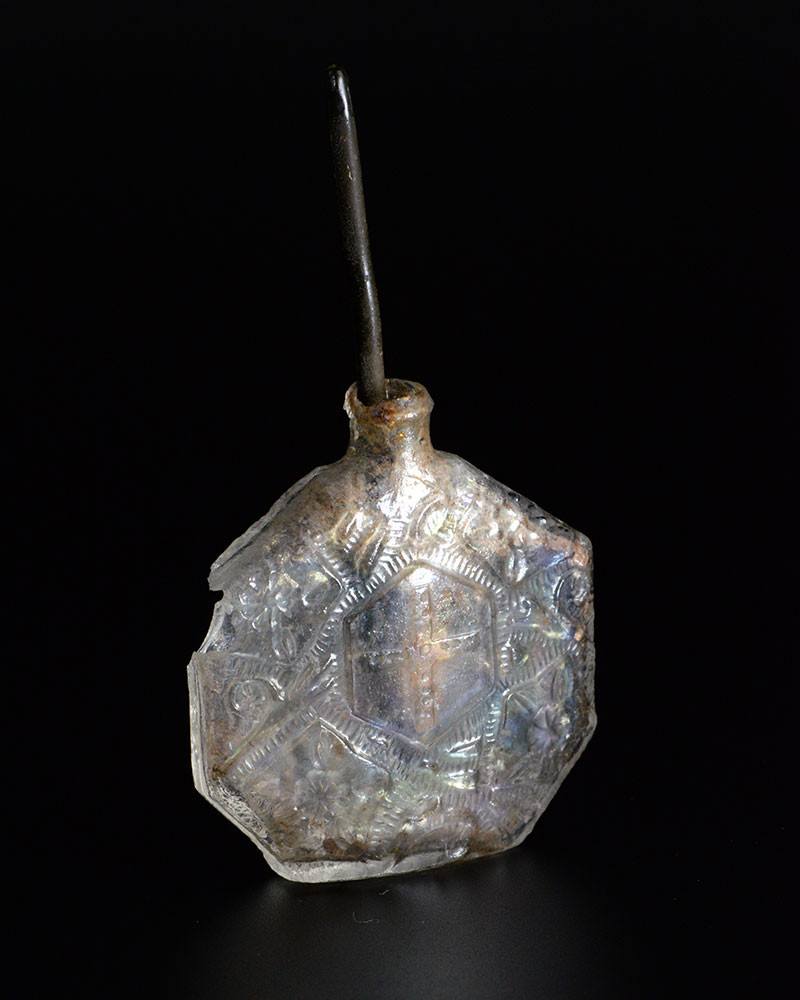 درخواست دہندگان کے ساتھ ایک بازنطینی گلاس کاسمیٹک کنٹینر ، سی اے۔ چوتھی صدی عیسوی