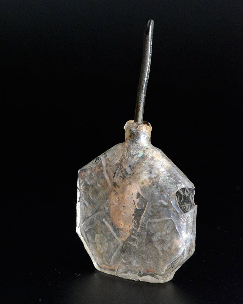 درخواست دہندگان کے ساتھ ایک بازنطینی گلاس کاسمیٹک کنٹینر ، سی اے۔ چوتھی صدی عیسوی