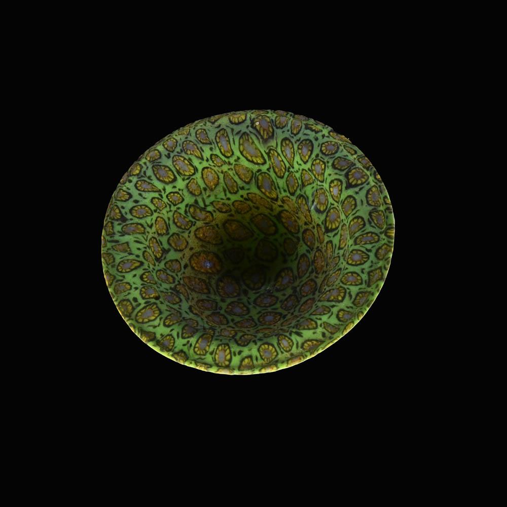 Ein römischer Trankopferbecher aus Millefiore-Glas, Römische Kaiserzeit, ca. 1. - 2. Jahrhundert n. Chr.