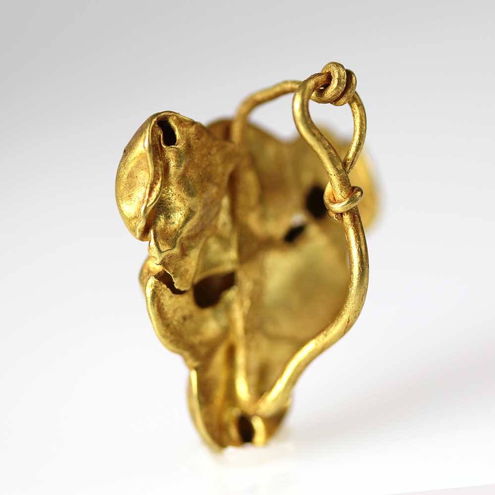 Ein römischer goldener Traubenohrring, ca. 1. Jahrhundert n. Chr.