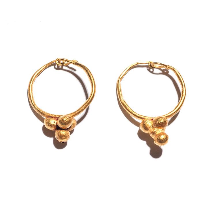 رومن گولڈ انگور کی بالیاں کا ایک جوڑا ، رومن امپیریل پیریڈ ، سی اے۔ پہلی - دوسری صدی عیسوی