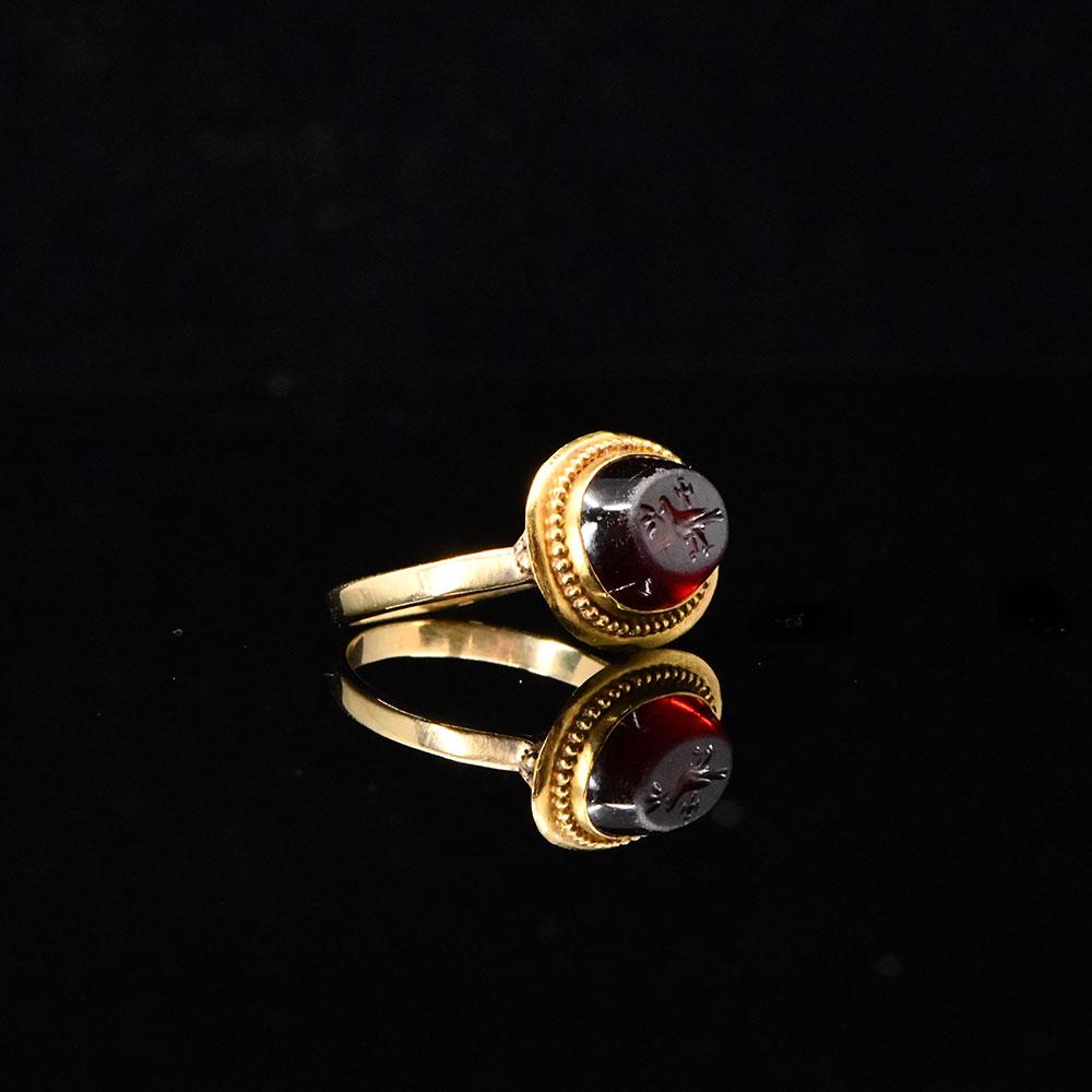 ایک بازنطینی گارنیٹ انٹگلیو رنگ ، سی اے۔ چوتھی صدی عیسوی