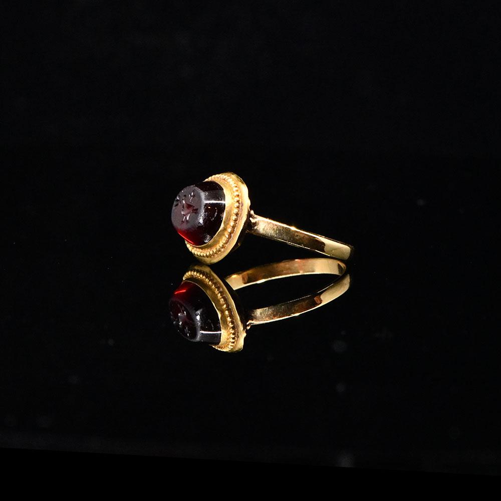 ایک بازنطینی گارنیٹ انٹگلیو رنگ ، سی اے۔ چوتھی صدی عیسوی