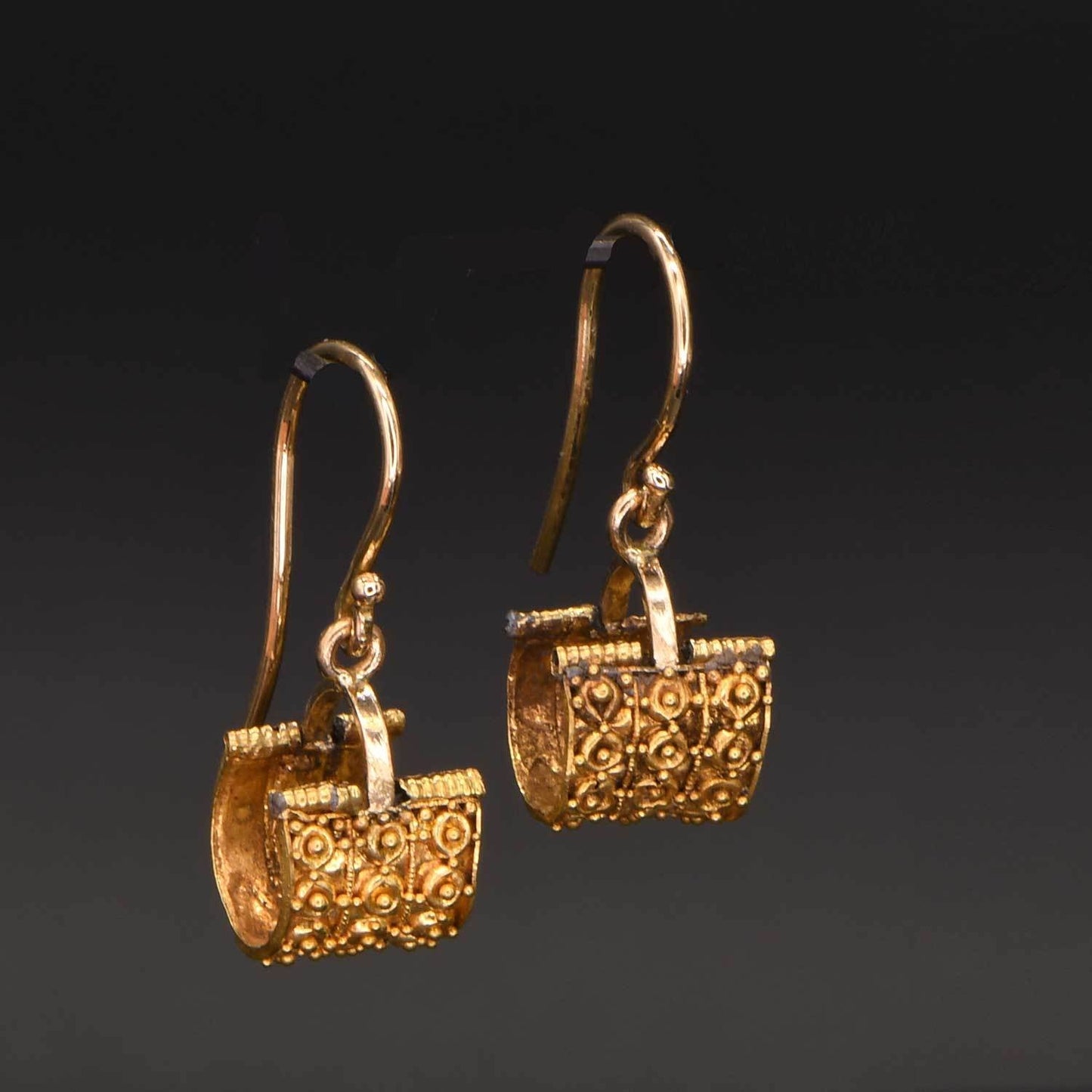 Etruscan Baule کی بالیاں کا ایک جوڑا ، CA. ساتویں صدی - 5 ویں صدی قبل مسیح