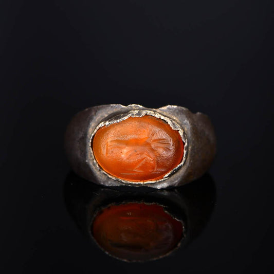 پرندوں کے انٹگلیو ، رومن امپیریل پیریڈ ، سی اے کے ساتھ ایک رومن چاندی کی انگوٹھی۔ پہلی صدی عیسوی