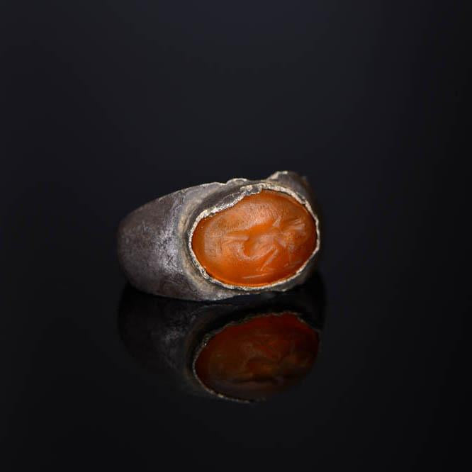 پرندوں کے انٹگلیو ، رومن امپیریل پیریڈ ، سی اے کے ساتھ ایک رومن چاندی کی انگوٹھی۔ پہلی صدی عیسوی