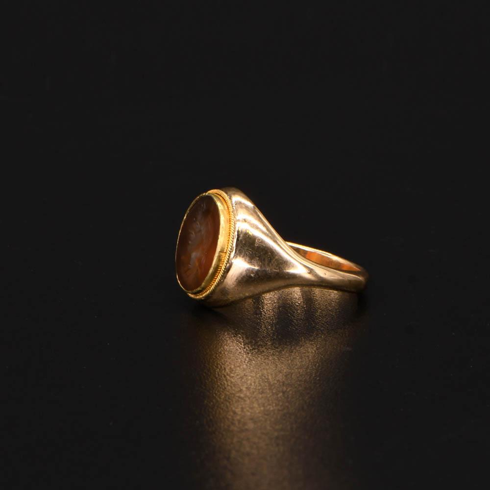 Ein römischer Karneol-Ringstein-Intaglio von Apollo, Römische Kaiserzeit, ca. 1. - 2. Jahrhundert n. Chr.