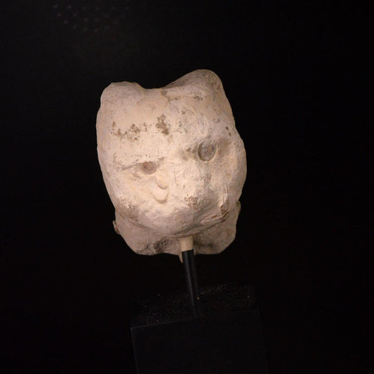 Ein ägyptischer Kalksteinkopf einer Katze, spätptolemäische Zeit, ca. 664 - 332 v. Chr.