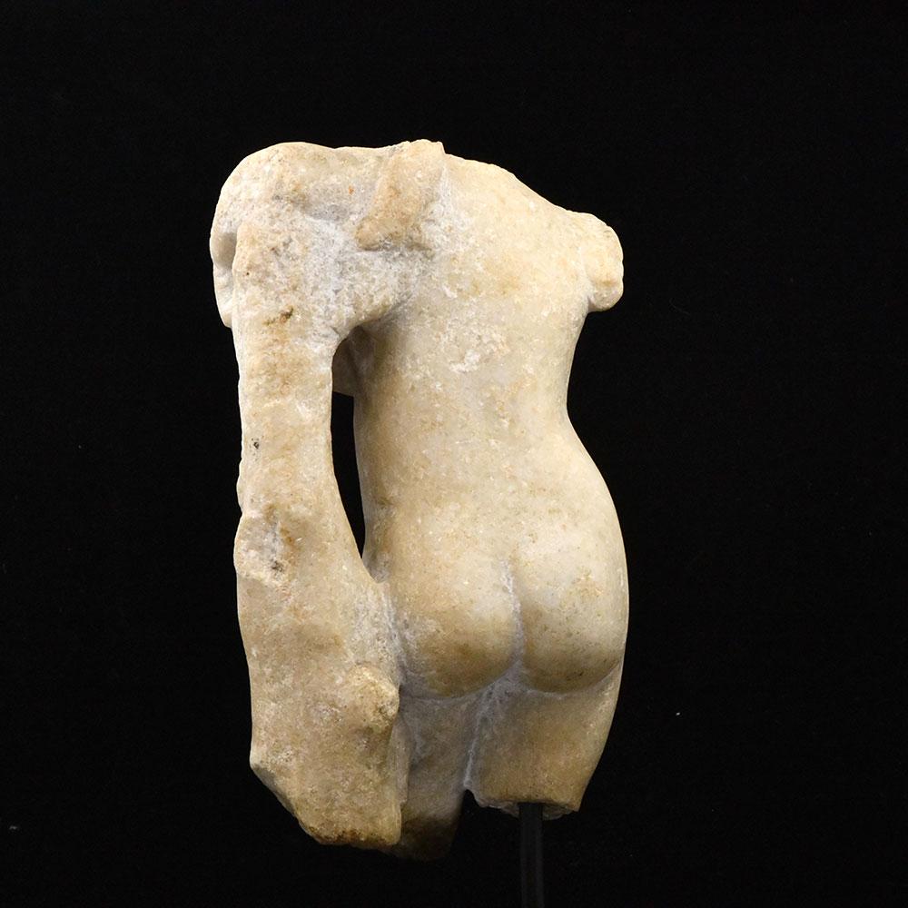 ایروز کا ایک رومن سنگ مرمر کا دھڑ ، CA. پہلی صدی قبل مسیح - پہلی صدی عیسوی