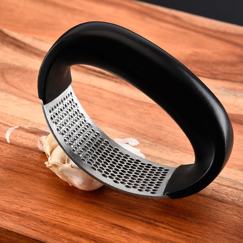 1pcs स्टेनलेस स्टील लहसुन प्रेस मैनुअल लहसुन mincer चॉपिंग लहसुन उपकरण वक्र फल फल सब्जी उपकरण रसोई गैजेट्स