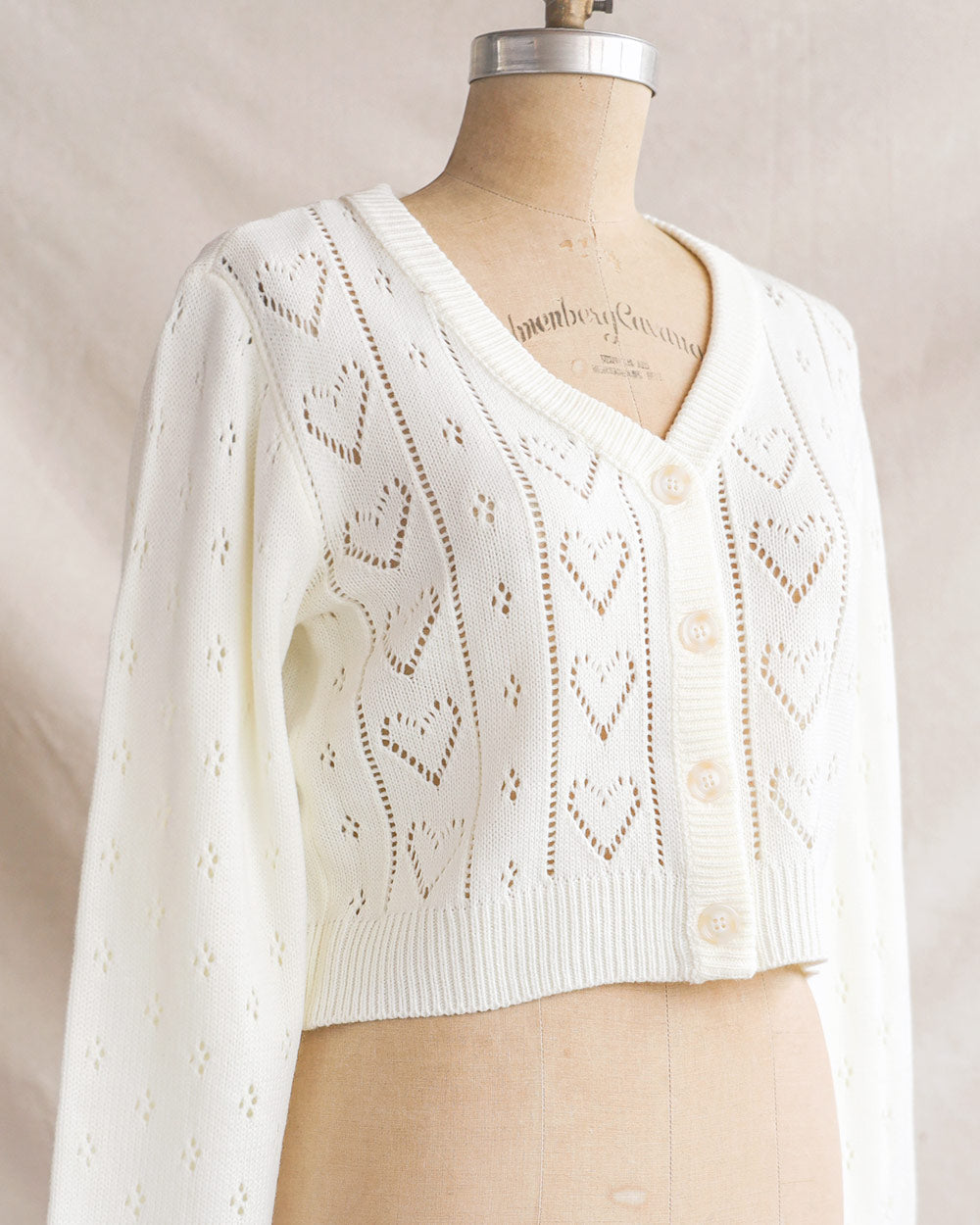 Strickjacke mit Herzmotiv