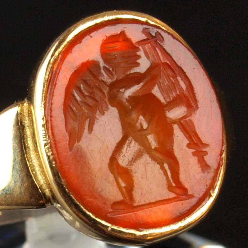Ein römischer Karneol-Intaglio-Ringstein des Eros, ca. 2. Jahrhundert n. Chr.