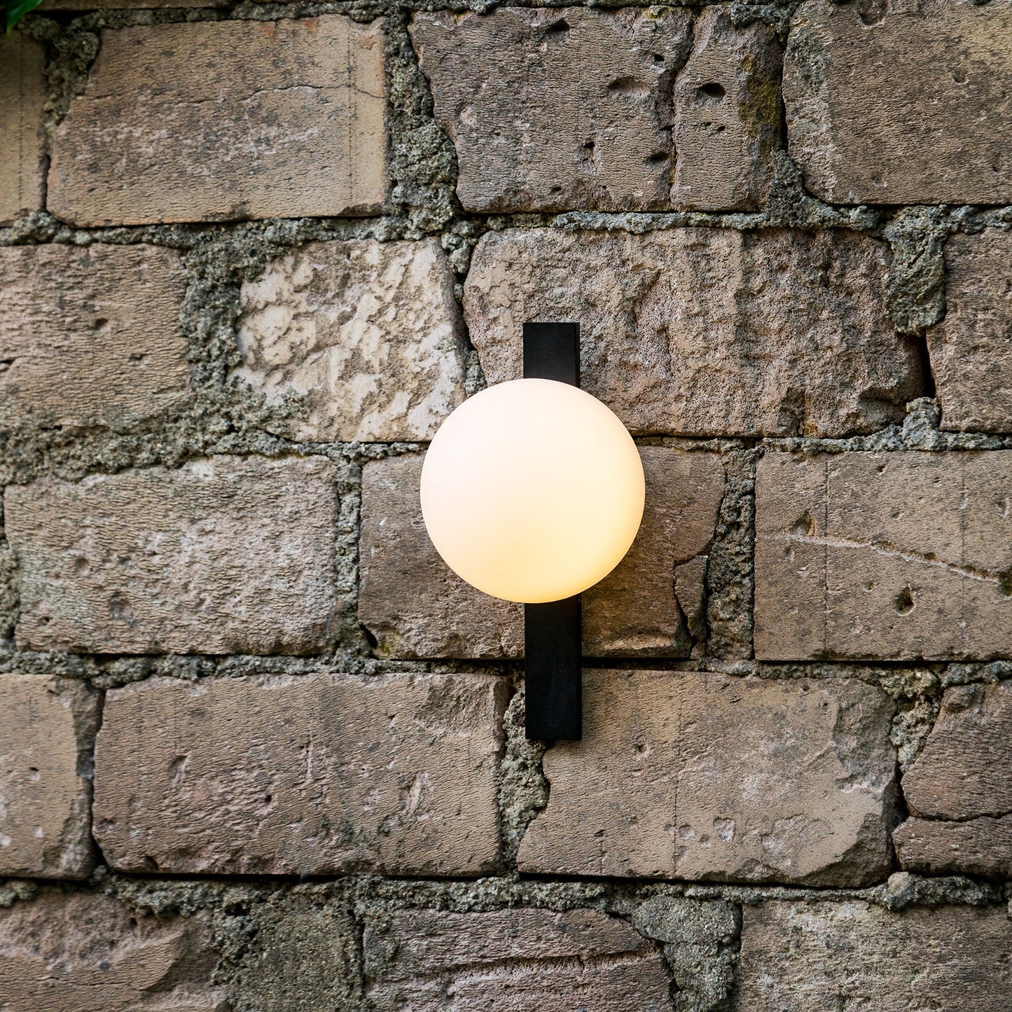 सर्किल 3720 आउटडोर दीवार स्कॉन्स