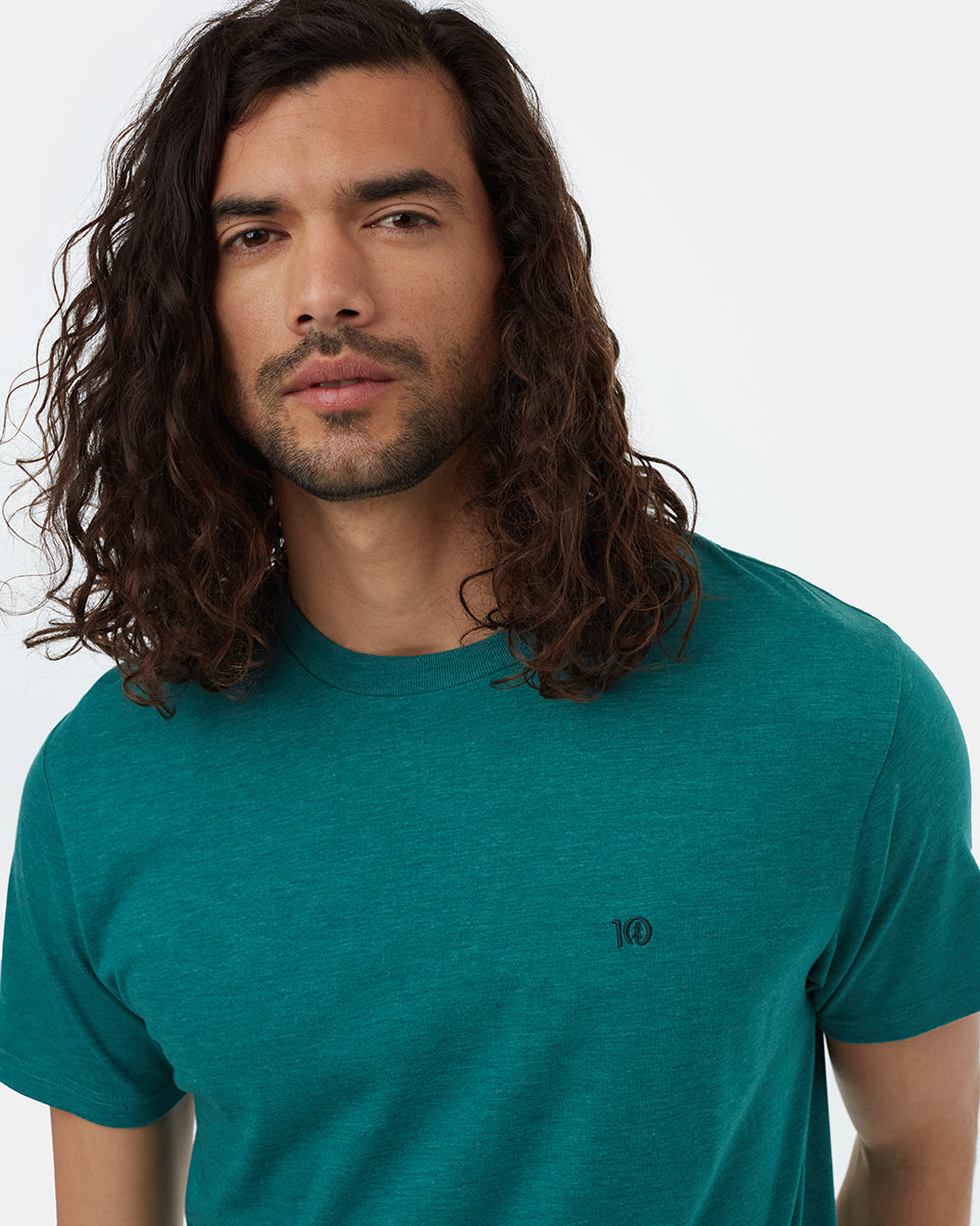 कढ़ाई वाली दस क्लासिक टी-शर्ट