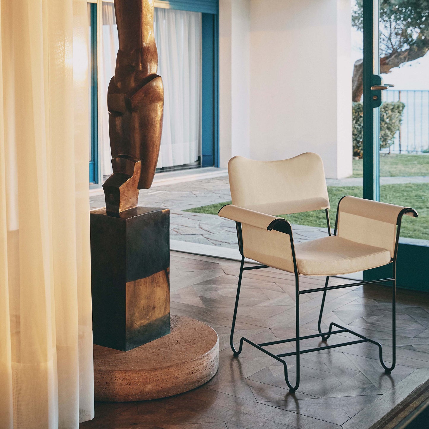 ट्रॉपिक डाइनिंग चेयर