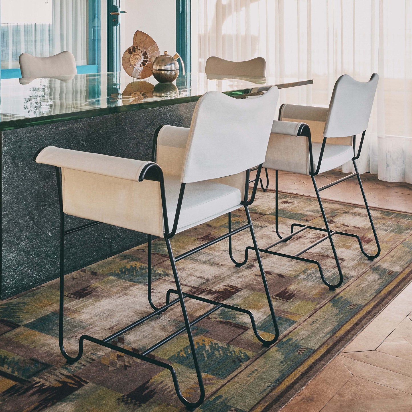 ट्रॉपिक डाइनिंग चेयर