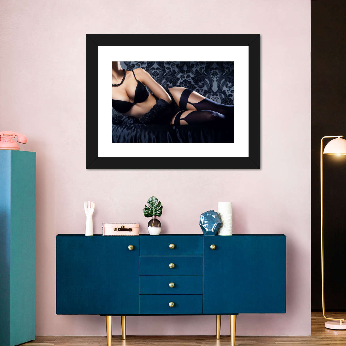 سیاہ دیوار آرٹ میں سیکسی عورت