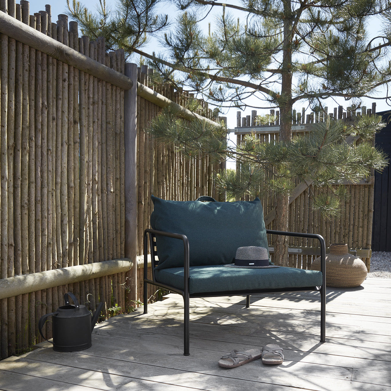 Avon Outdoor Lounge Chair