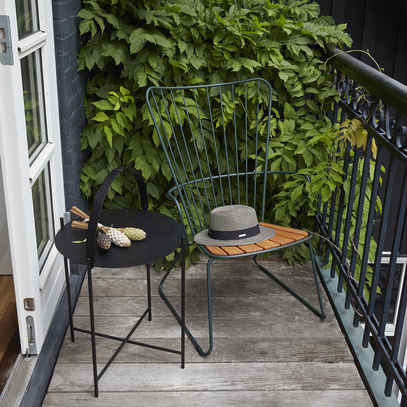 Edge Indoor/Outdoor Tray Table