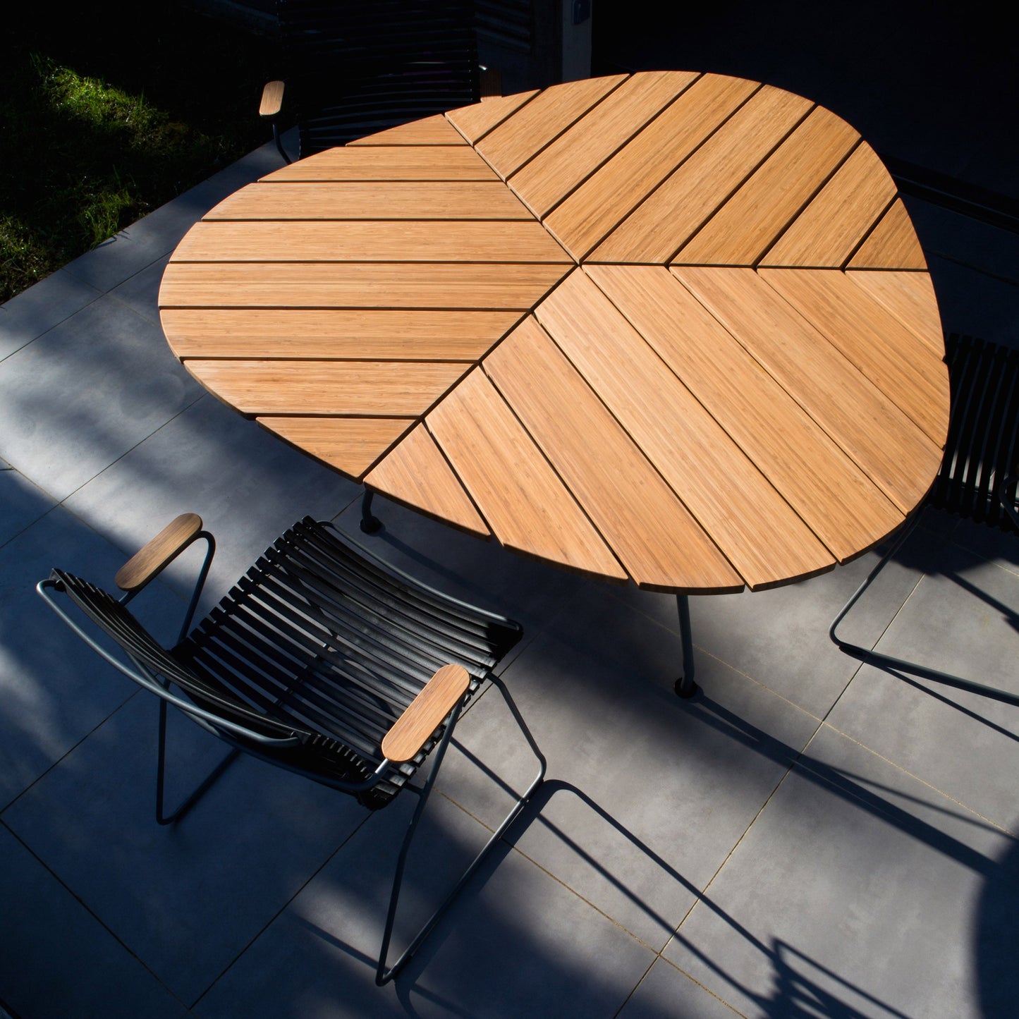 Leaf Outdoor Dining Table