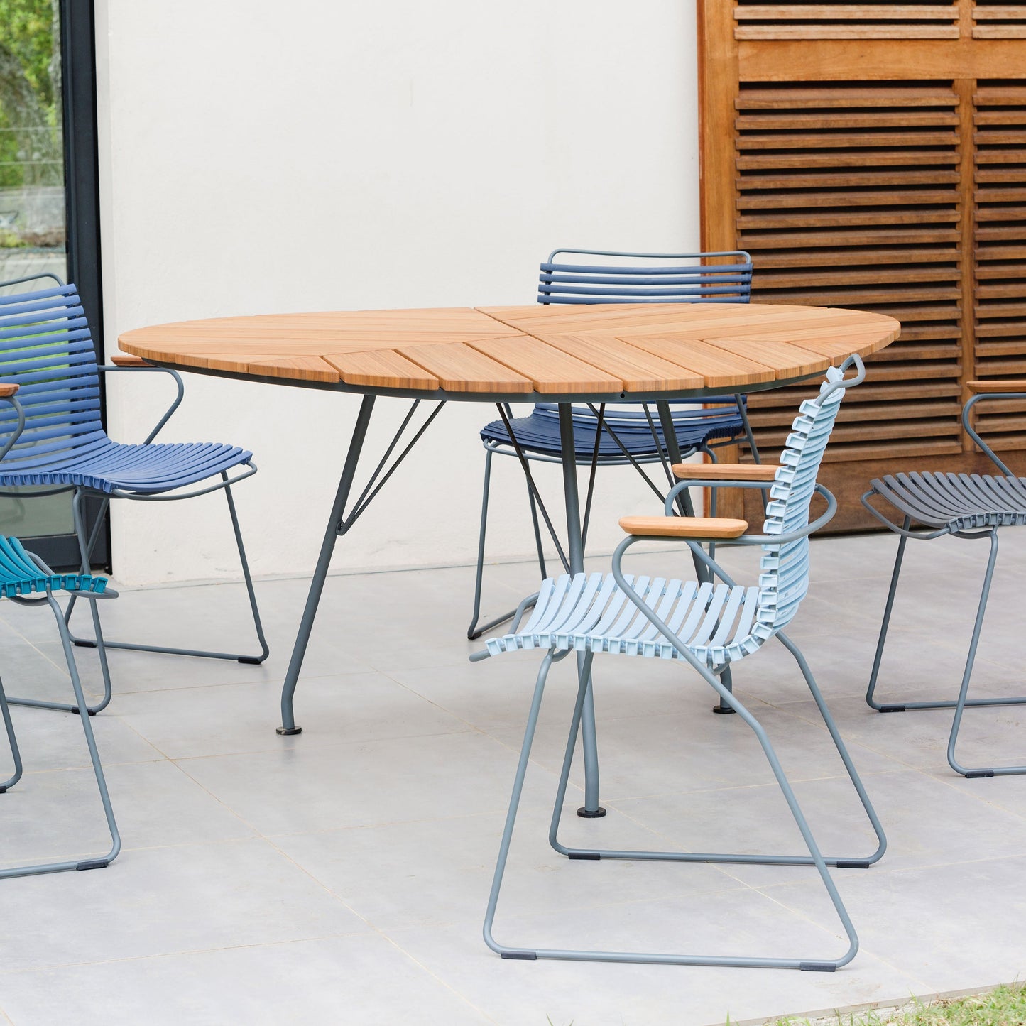 Leaf Outdoor Dining Table