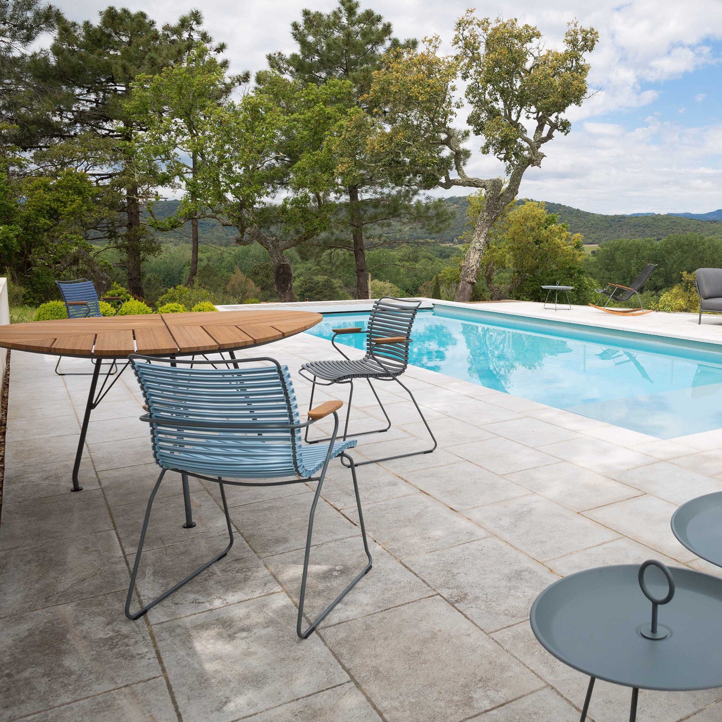 Leaf Outdoor Dining Table