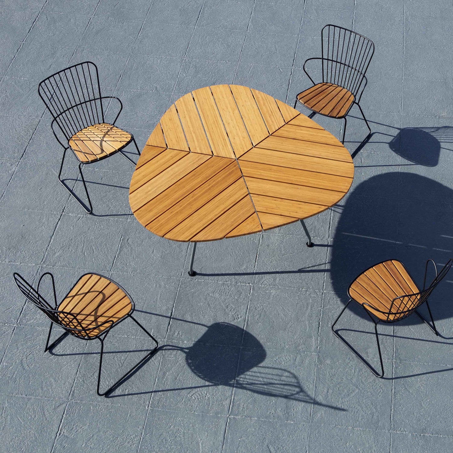 Leaf Outdoor Dining Table