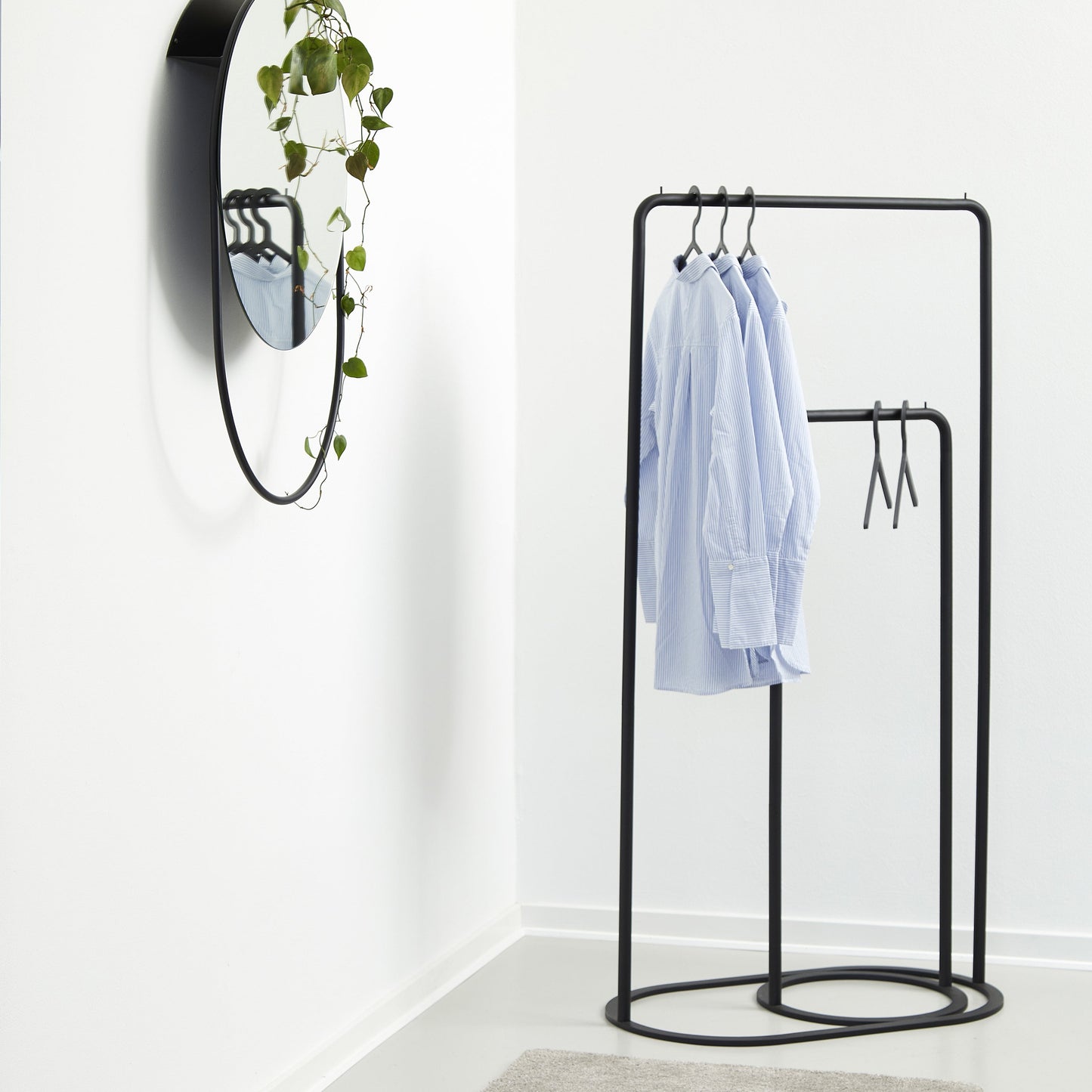 O&O Clothes Rack